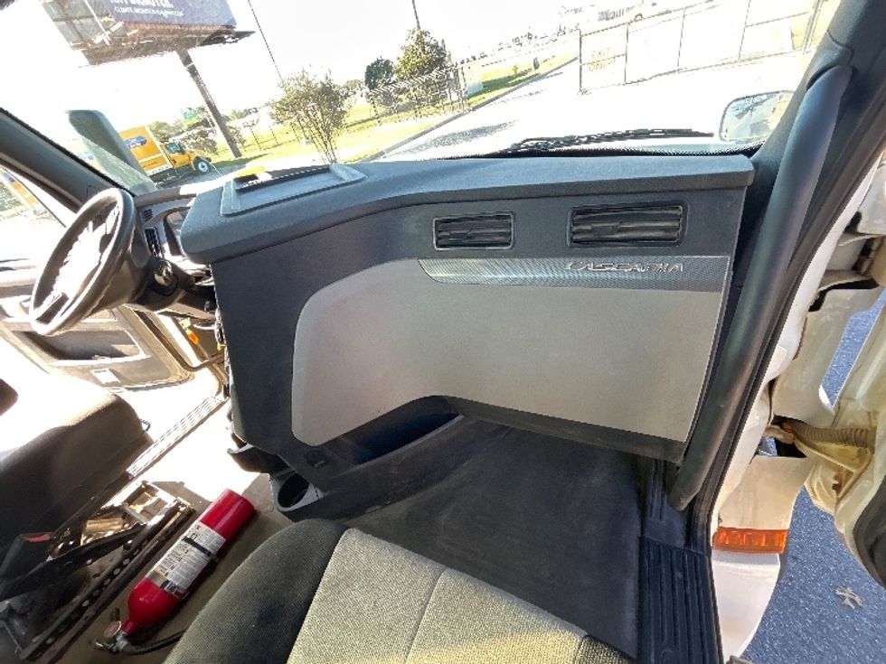 Day Cab Tractor-Heavy Duty Tractors-Freightliner-2020-T12664ST-Hammond-LA-162,573\n\t\tmiles-$ 66,750 - Image 13