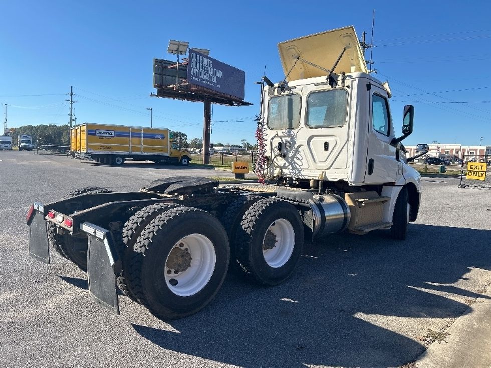 Day Cab Tractor-Heavy Duty Tractors-Freightliner-2020-T12664ST-Hammond-LA-162,573\n\t\tmiles-$ 66,750 - Image 7