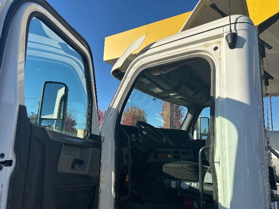 Day Cab Tractor-Heavy Duty Tractors-Freightliner-2020-T12664ST-Hammond-LA-162,573\n\t\tmiles-$ 66,750 - Image 9