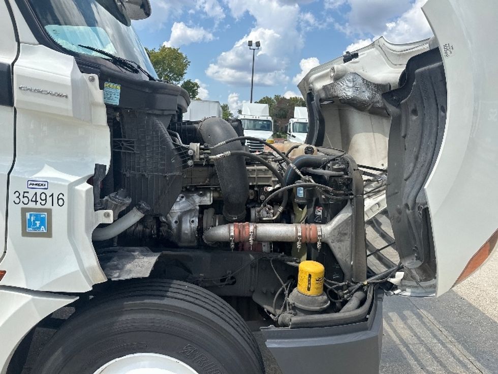 Day Cab Tractor-Heavy Duty Tractors-Freightliner-2020-T12664ST-Hammond-LA-235,550\n\t\tmiles-$ 66,000 - Image 15