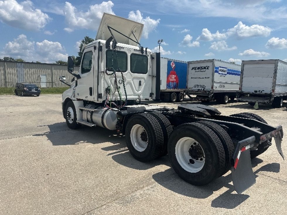 Day Cab Tractor-Heavy Duty Tractors-Freightliner-2020-T12664ST-Hammond-LA-235,550\n\t\tmiles-$ 66,000 - Image 5