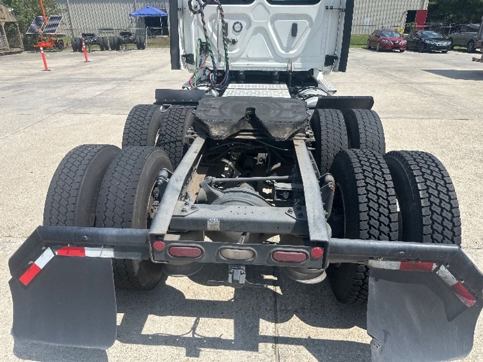 Day Cab Tractor-Heavy Duty Tractors-Freightliner-2020-T12664ST-Hammond-LA-235,550\n\t\tmiles-$ 66,000 - Image 6