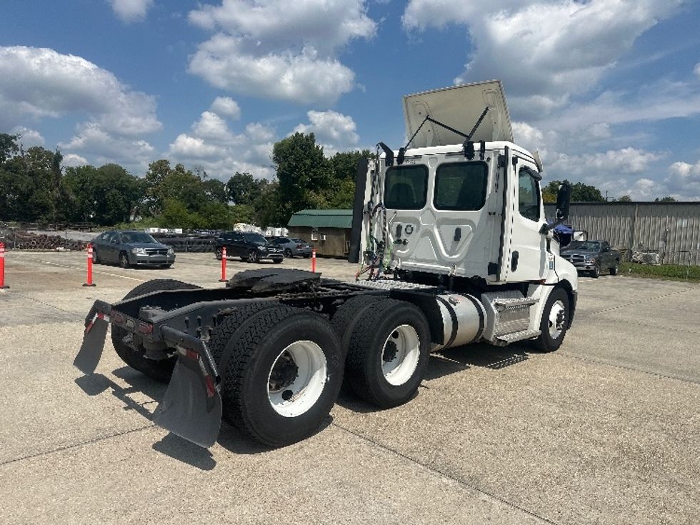 Day Cab Tractor-Heavy Duty Tractors-Freightliner-2020-T12664ST-Hammond-LA-235,550\n\t\tmiles-$ 66,000 - Image 7
