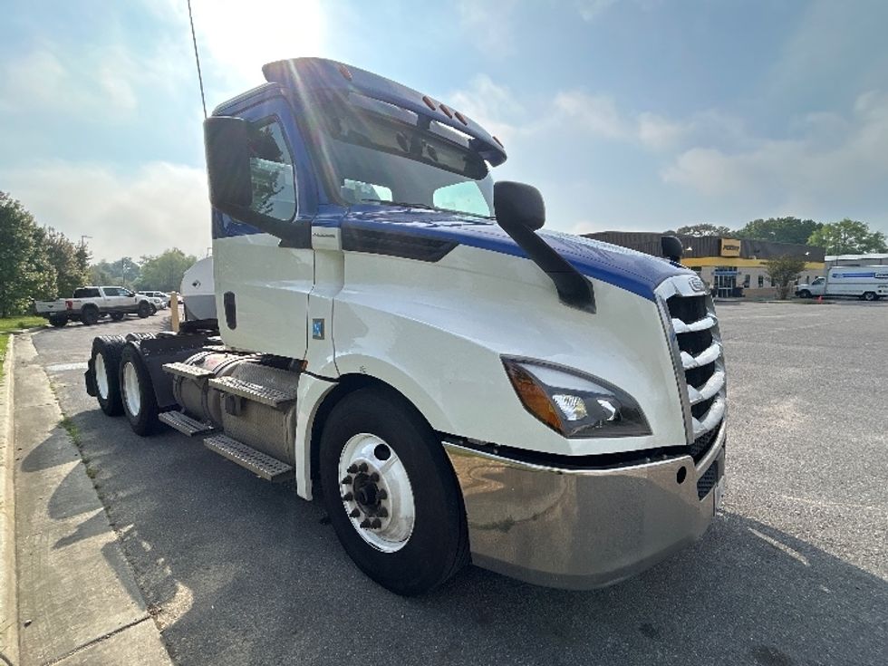 Day Cab Tractor-Heavy Duty Tractors-Freightliner-2020-T12664ST-Hammond-LA-280,381\n\t\tmiles-$ 54,000 - Image 1