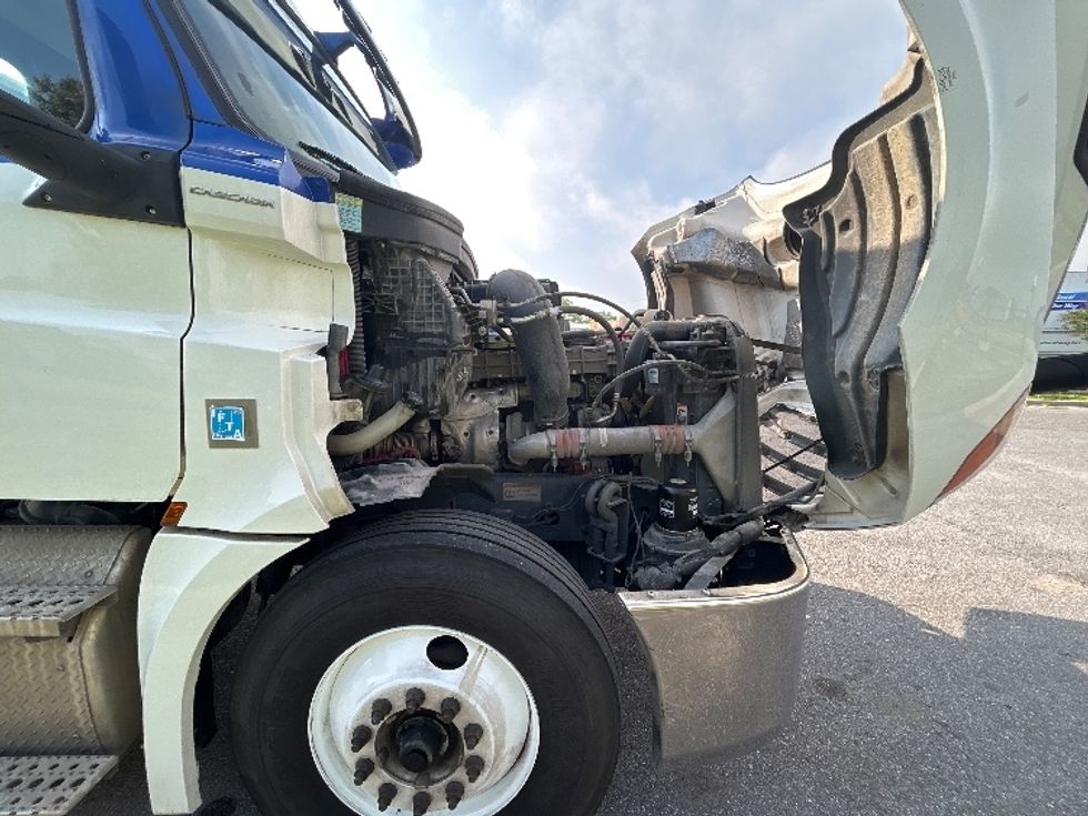 Day Cab Tractor-Heavy Duty Tractors-Freightliner-2020-T12664ST-Hammond-LA-280,381\n\t\tmiles-$ 54,000 - Image 15