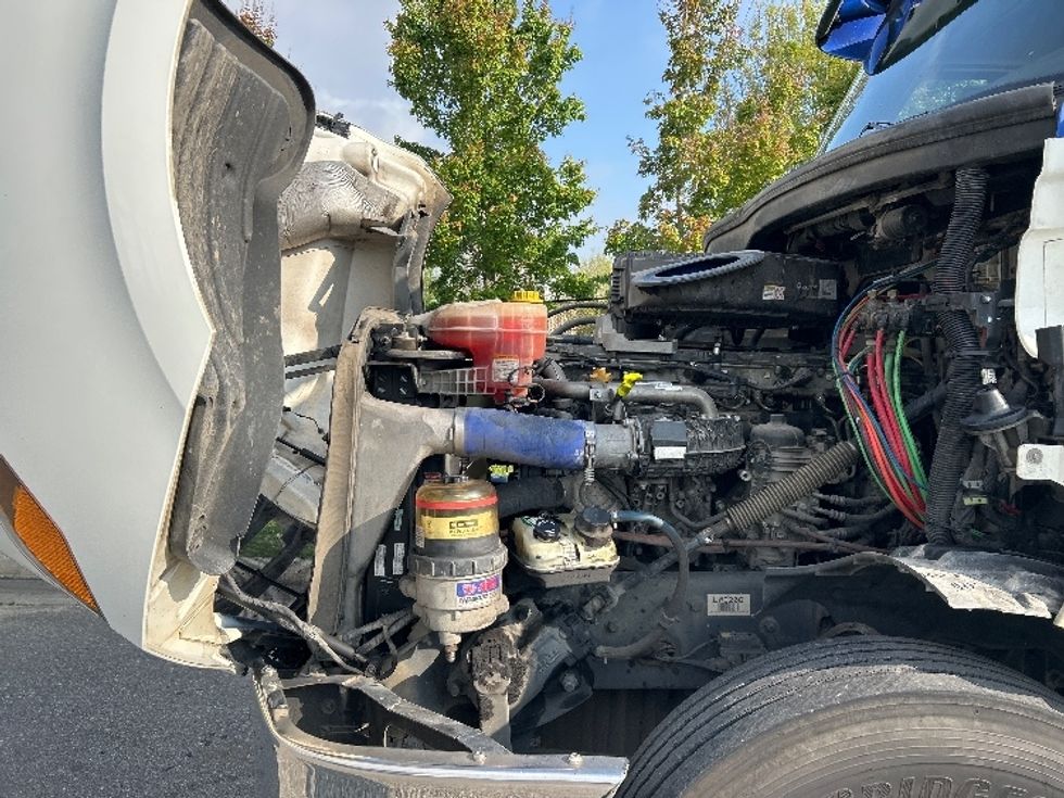 Day Cab Tractor-Heavy Duty Tractors-Freightliner-2020-T12664ST-Hammond-LA-280,381\n\t\tmiles-$ 54,000 - Image 16