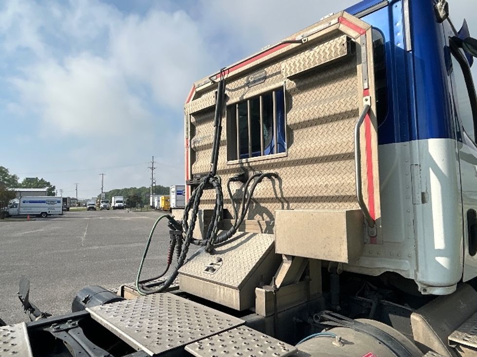 Day Cab Tractor-Heavy Duty Tractors-Freightliner-2020-T12664ST-Hammond-LA-280,381\n\t\tmiles-$ 54,000 - Image 18
