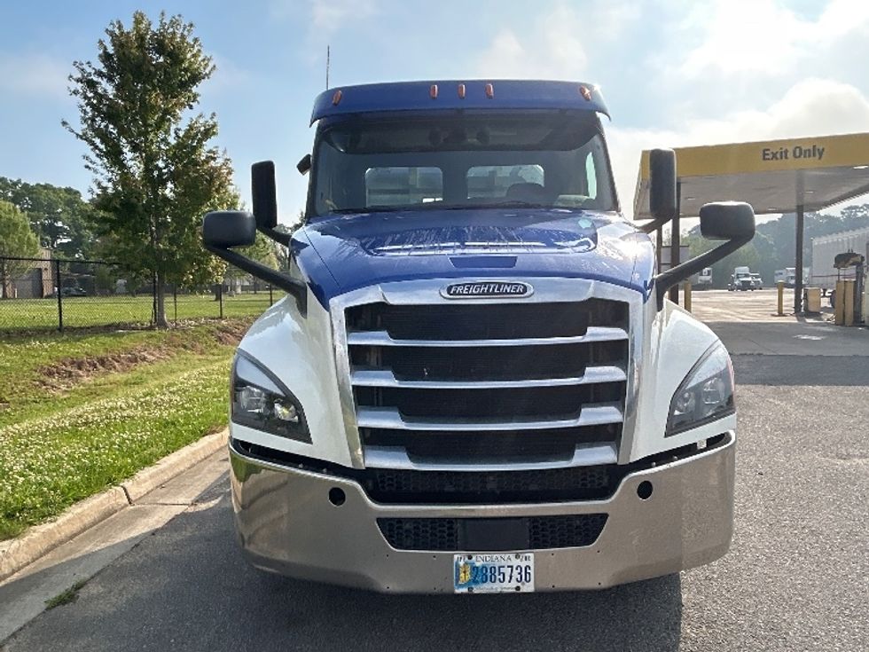 Day Cab Tractor-Heavy Duty Tractors-Freightliner-2020-T12664ST-Hammond-LA-280,381\n\t\tmiles-$ 54,000 - Image 2