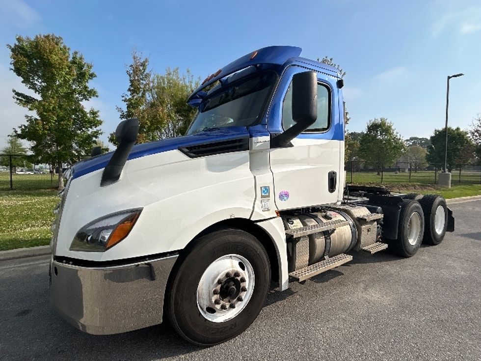 Day Cab Tractor-Heavy Duty Tractors-Freightliner-2020-T12664ST-Hammond-LA-280,381\n\t\tmiles-$ 54,000 - Image 3