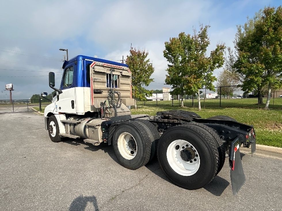 Day Cab Tractor-Heavy Duty Tractors-Freightliner-2020-T12664ST-Hammond-LA-280,381\n\t\tmiles-$ 54,000 - Image 5