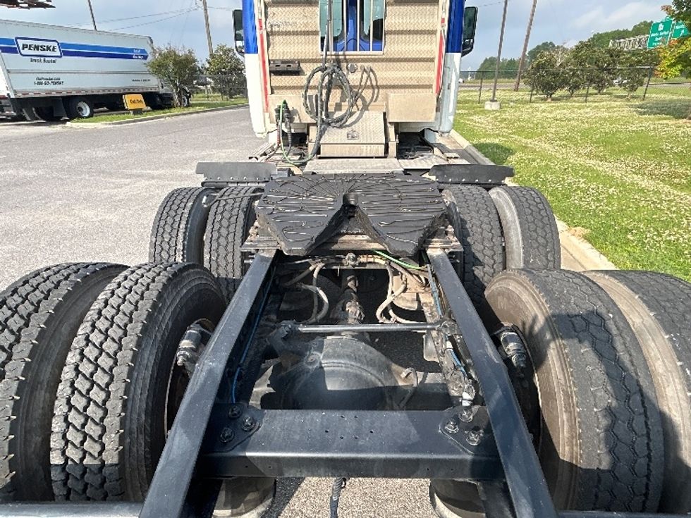 Day Cab Tractor-Heavy Duty Tractors-Freightliner-2020-T12664ST-Hammond-LA-280,381\n\t\tmiles-$ 54,000 - Image 6