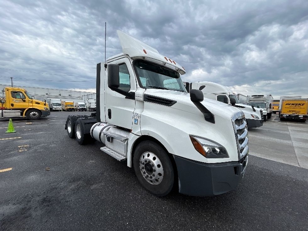 Day Cab Tractor-Heavy Duty Tractors-Freightliner-2020-T12664ST-Hammond-LA-294,170\n\t\tmiles-$ 64,250 - Image 1