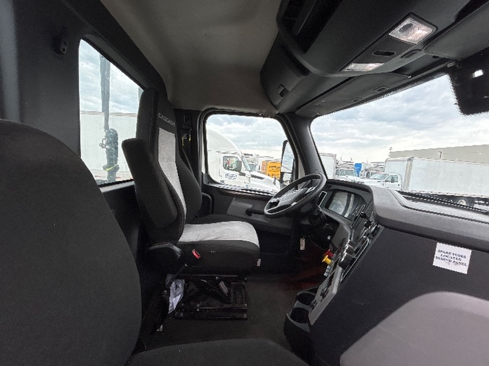 Day Cab Tractor-Heavy Duty Tractors-Freightliner-2020-T12664ST-Hammond-LA-294,170\n\t\tmiles-$ 64,250 - Image 14