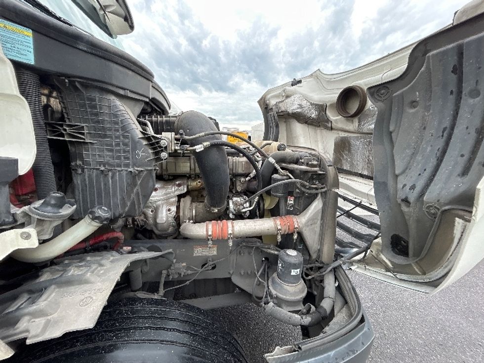 Day Cab Tractor-Heavy Duty Tractors-Freightliner-2020-T12664ST-Hammond-LA-294,170\n\t\tmiles-$ 64,250 - Image 15