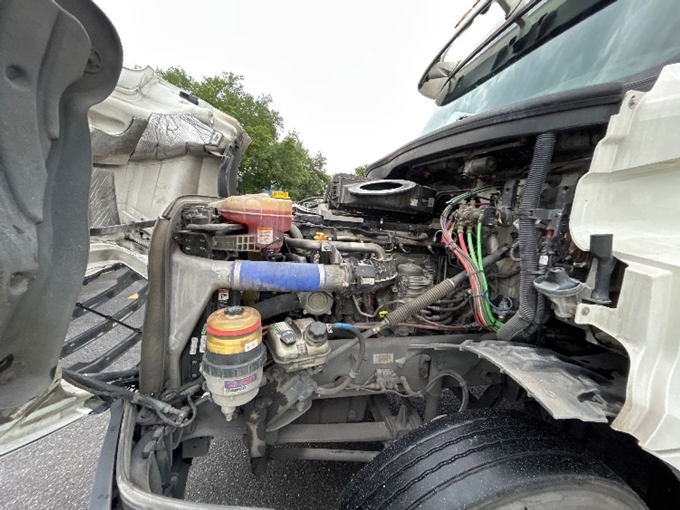 Day Cab Tractor-Heavy Duty Tractors-Freightliner-2020-T12664ST-Hammond-LA-294,170\n\t\tmiles-$ 64,250 - Image 16