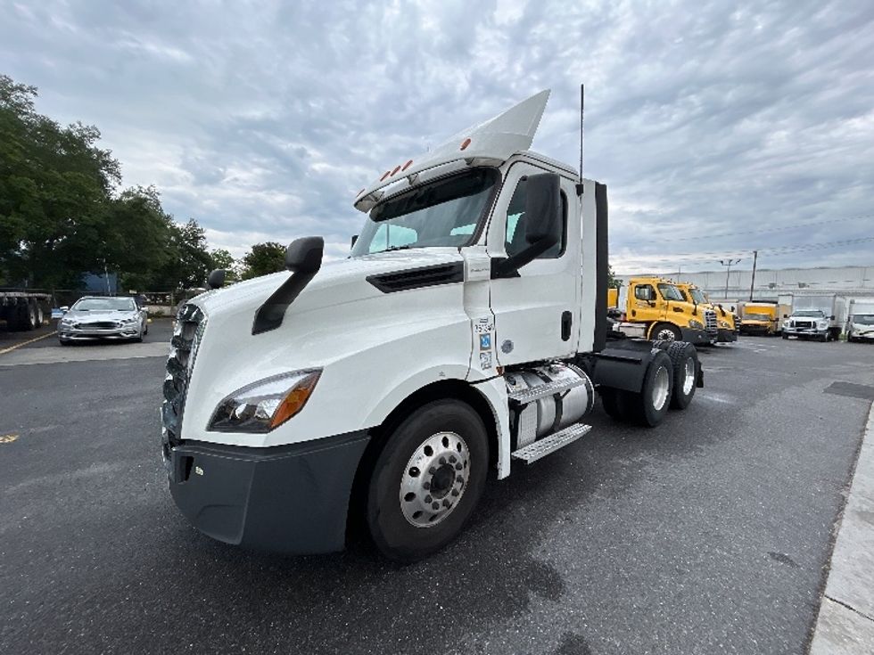 Day Cab Tractor-Heavy Duty Tractors-Freightliner-2020-T12664ST-Hammond-LA-294,170\n\t\tmiles-$ 64,250 - Image 3