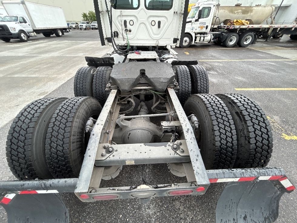 Day Cab Tractor-Heavy Duty Tractors-Freightliner-2020-T12664ST-Hammond-LA-294,170\n\t\tmiles-$ 64,250 - Image 6