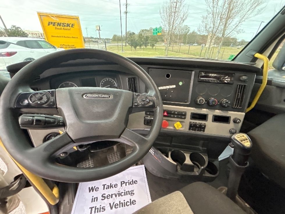 Day Cab Tractor-Heavy Duty Tractors-Freightliner-2020-T12664ST-Hammond-LA-304,302\n\t\tmiles-$ 52,750 - Image 11