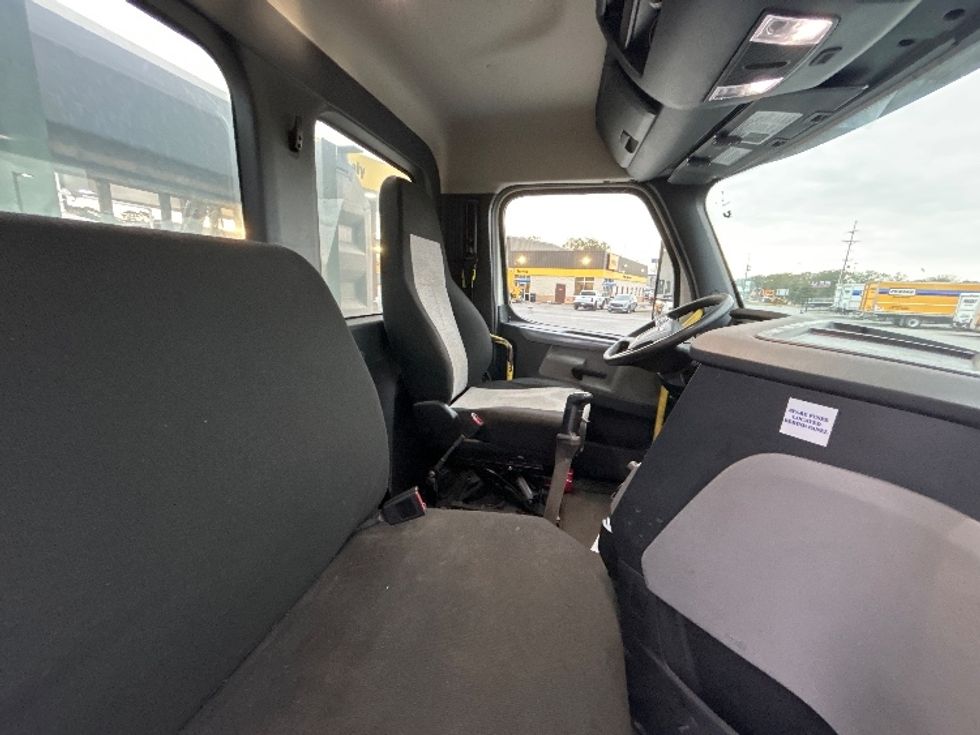 Day Cab Tractor-Heavy Duty Tractors-Freightliner-2020-T12664ST-Hammond-LA-304,302\n\t\tmiles-$ 52,750 - Image 14