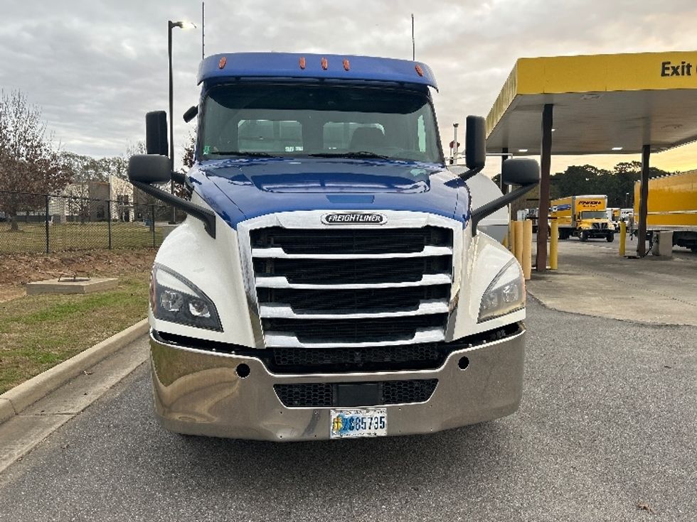 Day Cab Tractor-Heavy Duty Tractors-Freightliner-2020-T12664ST-Hammond-LA-304,302\n\t\tmiles-$ 52,750 - Image 2