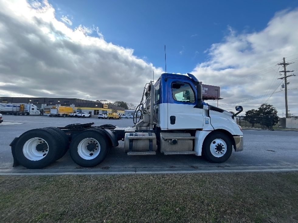 Day Cab Tractor-Heavy Duty Tractors-Freightliner-2020-T12664ST-Hammond-LA-304,302\n\t\tmiles-$ 52,750 - Image 8