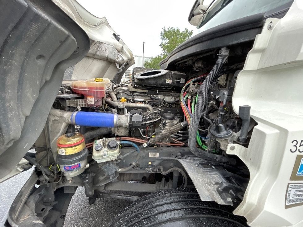 Day Cab Tractor-Heavy Duty Tractors-Freightliner-2020-T12664ST-Hammond-LA-342,945\n\t\tmiles-$ 61,500 - Image 16