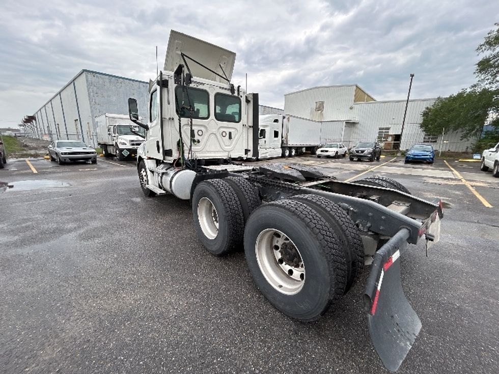 Day Cab Tractor-Heavy Duty Tractors-Freightliner-2020-T12664ST-Hammond-LA-342,945\n\t\tmiles-$ 61,500 - Image 5