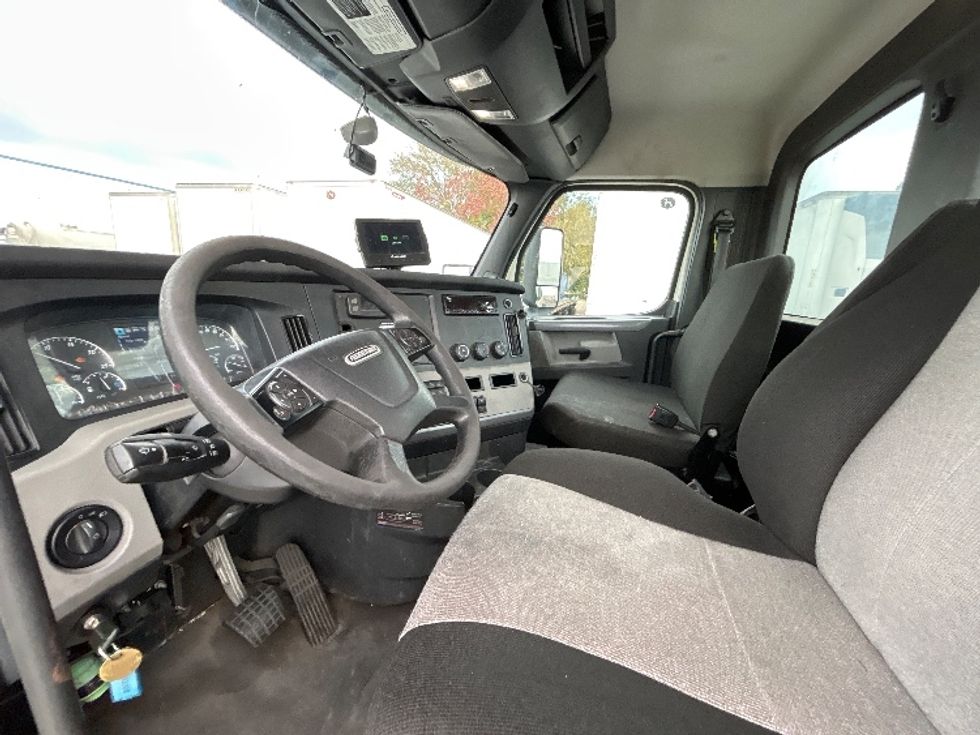 Day Cab Tractor-Heavy Duty Tractors-Freightliner-2020-T12664ST-Hammond-LA-354,571\n\t\tmiles-$ 57,000 - Image 10