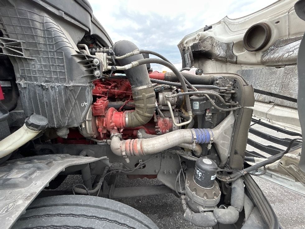 Day Cab Tractor-Heavy Duty Tractors-Freightliner-2020-T12664ST-Hammond-LA-354,571\n\t\tmiles-$ 57,000 - Image 15