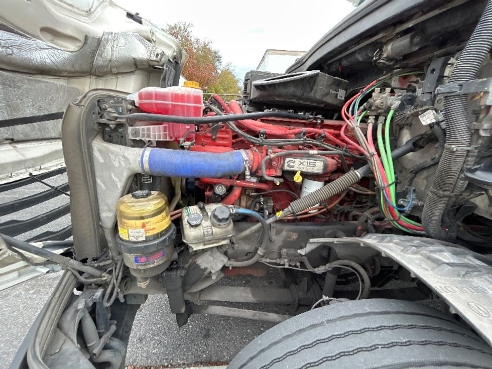 Day Cab Tractor-Heavy Duty Tractors-Freightliner-2020-T12664ST-Hammond-LA-354,571\n\t\tmiles-$ 57,000 - Image 16