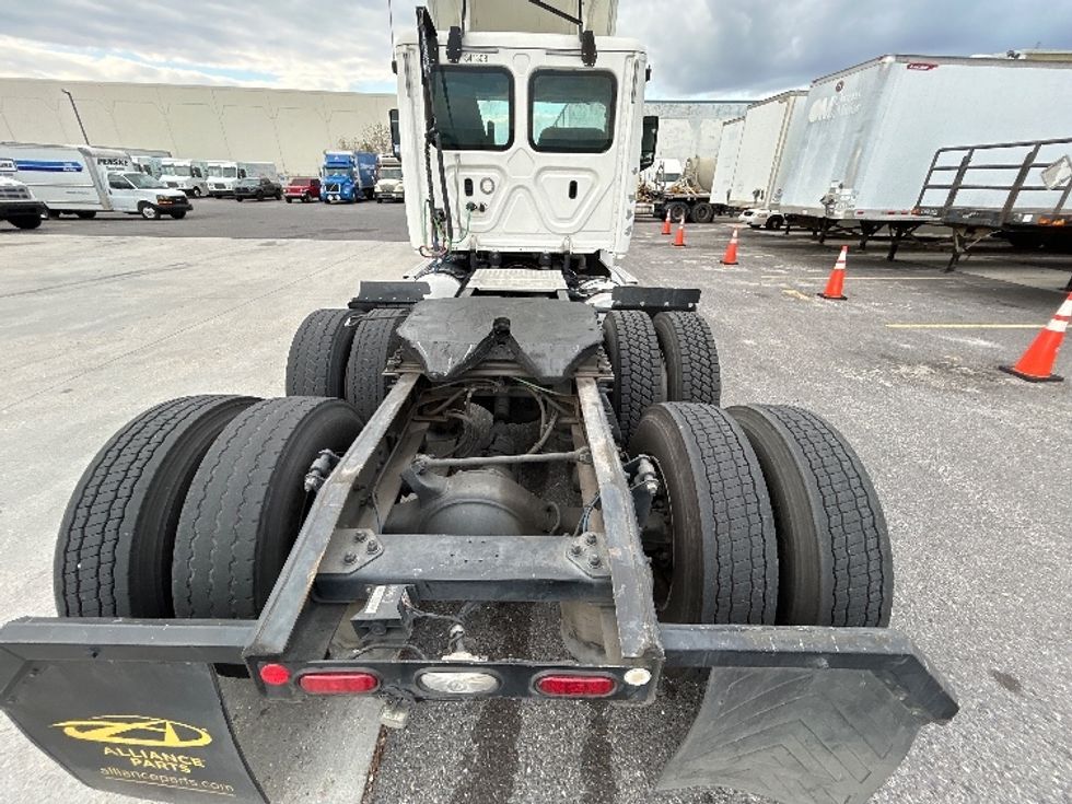 Day Cab Tractor-Heavy Duty Tractors-Freightliner-2020-T12664ST-Hammond-LA-354,571\n\t\tmiles-$ 57,000 - Image 6