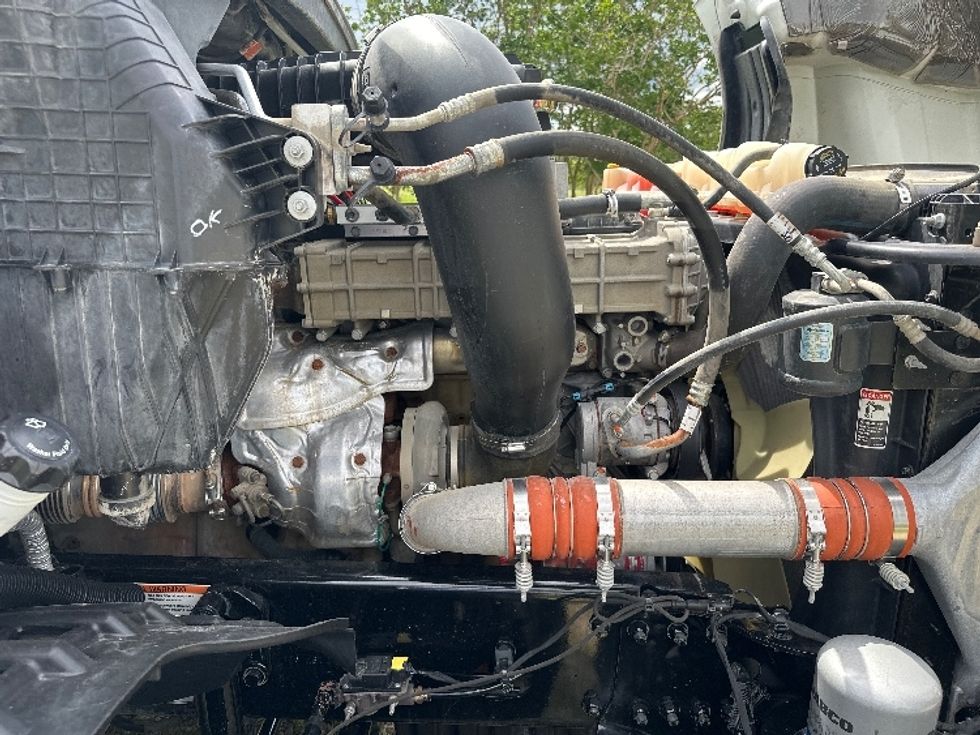 Day Cab Tractor-Heavy Duty Tractors-Freightliner-2020-T12664ST-Hammond-LA-393,079\n\t\tmiles-$ 52,000 - Image 15