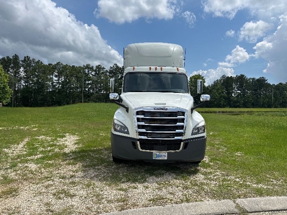 Day Cab Tractor-Heavy Duty Tractors-Freightliner-2020-T12664ST-Hammond-LA-393,079\n\t\tmiles-$ 52,000 - Image 2
