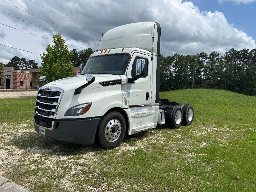 Day Cab Tractor-Heavy Duty Tractors-Freightliner-2020-T12664ST-Hammond-LA-393,079\n\t\tmiles-$ 52,000 - Image 3