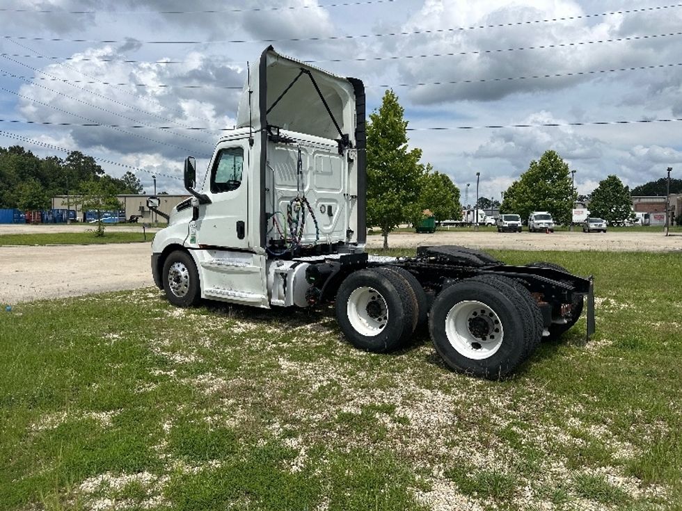 Day Cab Tractor-Heavy Duty Tractors-Freightliner-2020-T12664ST-Hammond-LA-393,079\n\t\tmiles-$ 52,000 - Image 5