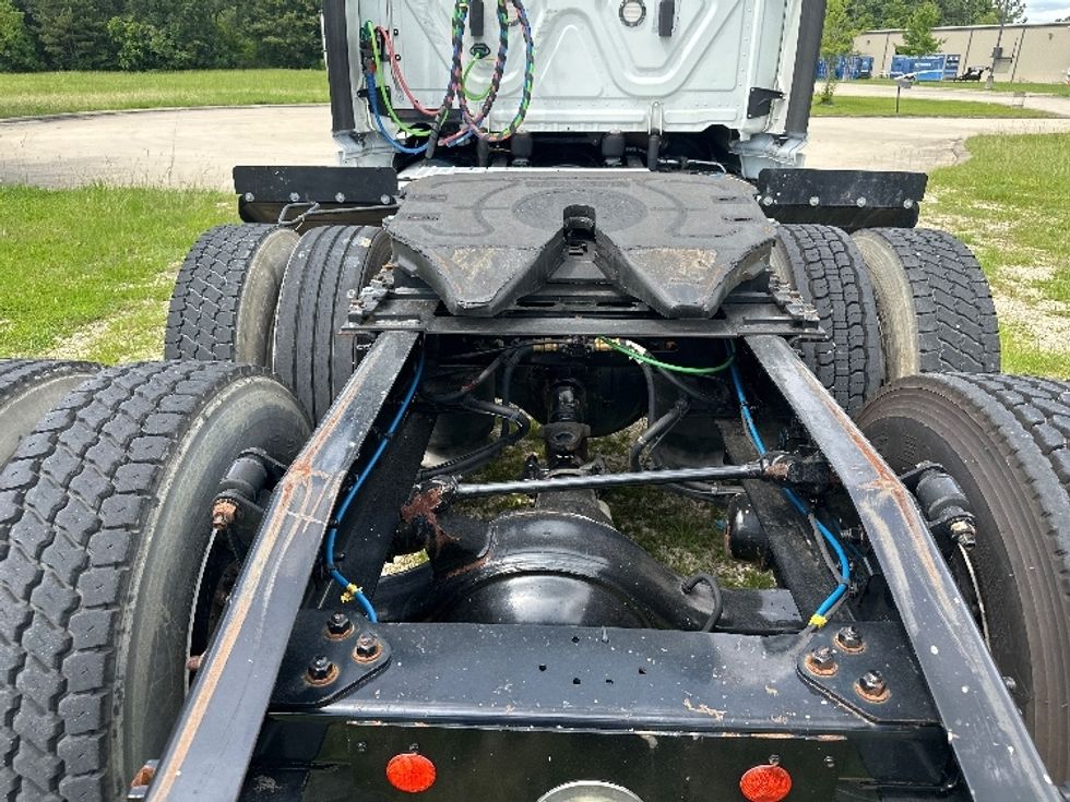 Day Cab Tractor-Heavy Duty Tractors-Freightliner-2020-T12664ST-Hammond-LA-393,079\n\t\tmiles-$ 52,000 - Image 6