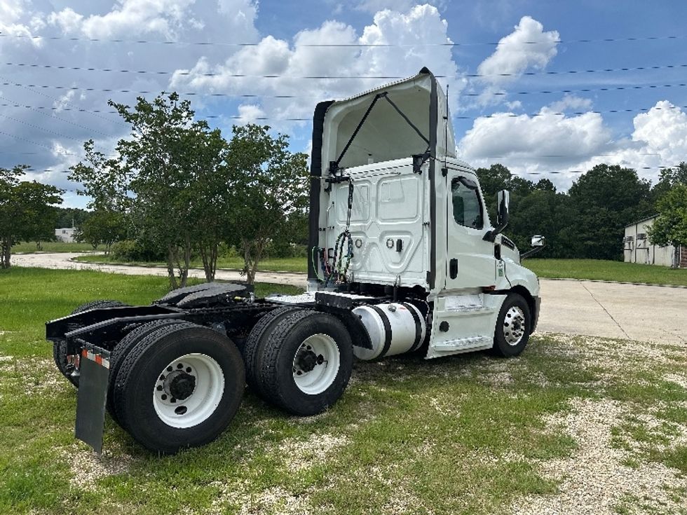 Day Cab Tractor-Heavy Duty Tractors-Freightliner-2020-T12664ST-Hammond-LA-393,079\n\t\tmiles-$ 52,000 - Image 7