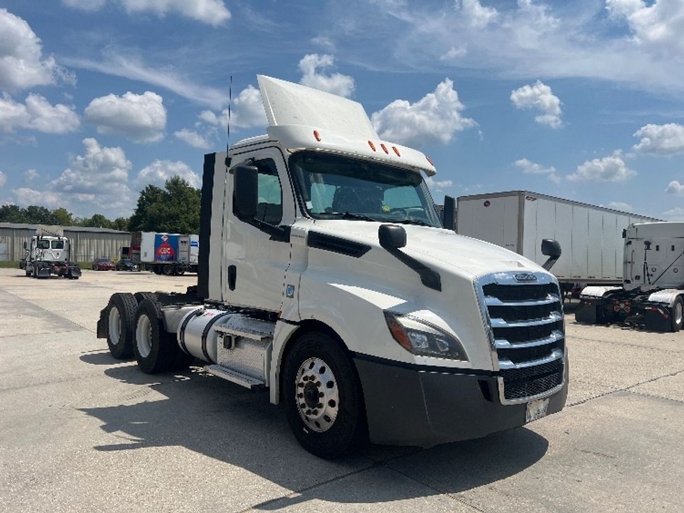 Day Cab Tractor-Heavy Duty Tractors-Freightliner-2020-T12664ST-Hammond-LA-412,991\n\t\tmiles-$ 57,000 - Image 1