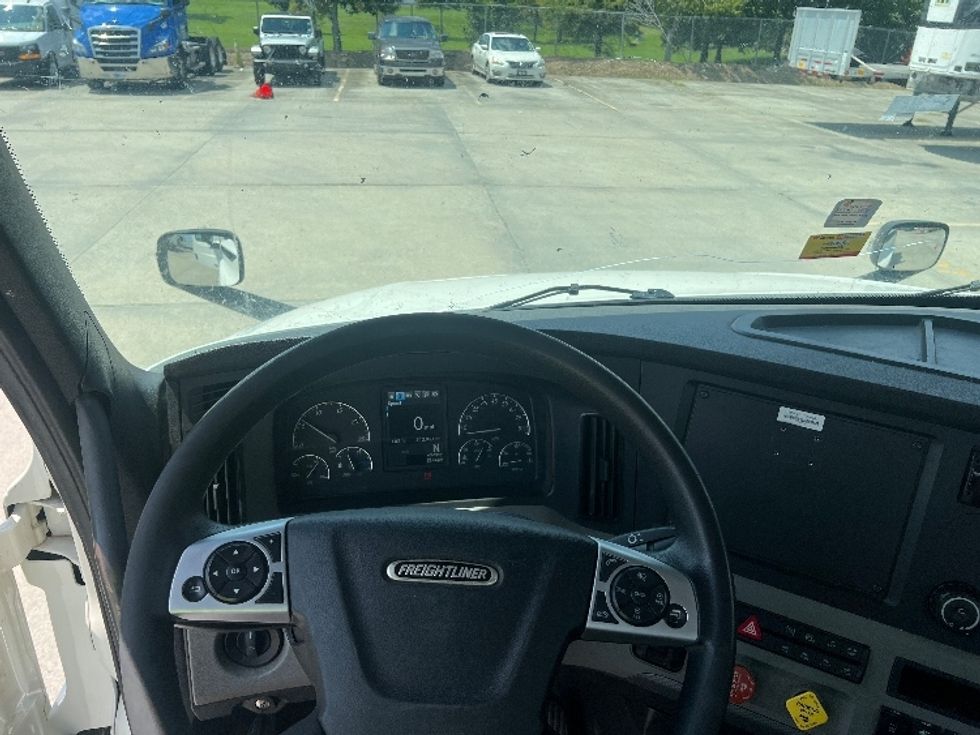 Day Cab Tractor-Heavy Duty Tractors-Freightliner-2020-T12664ST-Hammond-LA-412,991\n\t\tmiles-$ 57,000 - Image 11
