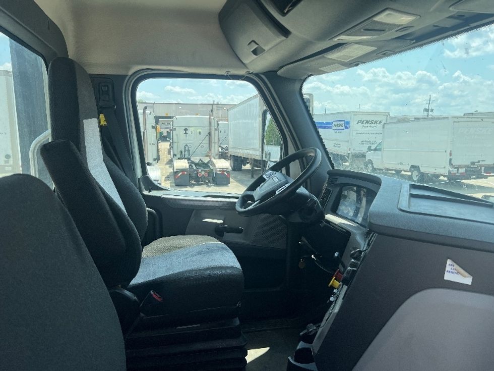 Day Cab Tractor-Heavy Duty Tractors-Freightliner-2020-T12664ST-Hammond-LA-412,991\n\t\tmiles-$ 57,000 - Image 14