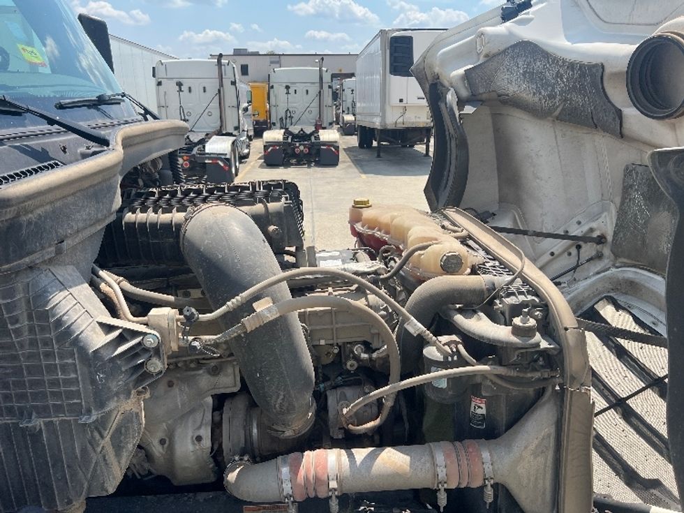 Day Cab Tractor-Heavy Duty Tractors-Freightliner-2020-T12664ST-Hammond-LA-412,991\n\t\tmiles-$ 57,000 - Image 15