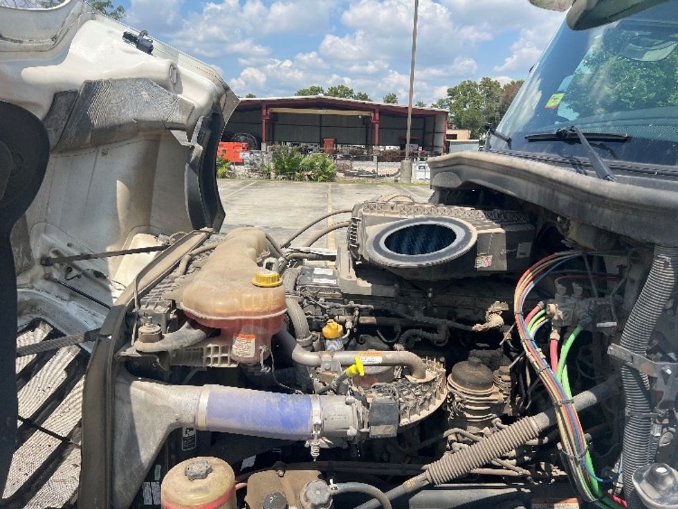 Day Cab Tractor-Heavy Duty Tractors-Freightliner-2020-T12664ST-Hammond-LA-412,991\n\t\tmiles-$ 57,000 - Image 16