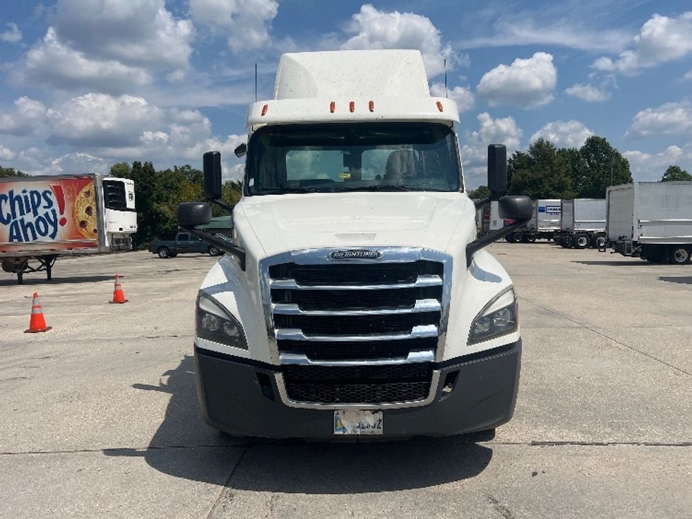 Day Cab Tractor-Heavy Duty Tractors-Freightliner-2020-T12664ST-Hammond-LA-412,991\n\t\tmiles-$ 57,000 - Image 2