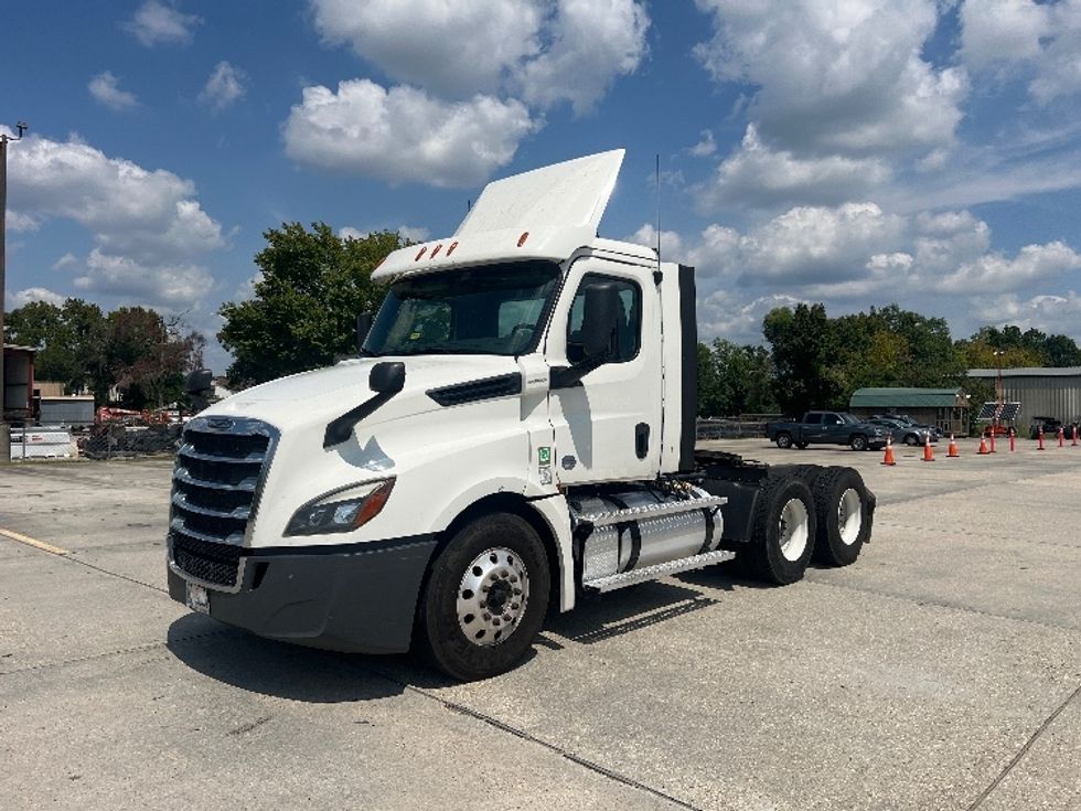 Day Cab Tractor-Heavy Duty Tractors-Freightliner-2020-T12664ST-Hammond-LA-412,991\n\t\tmiles-$ 57,000 - Image 3