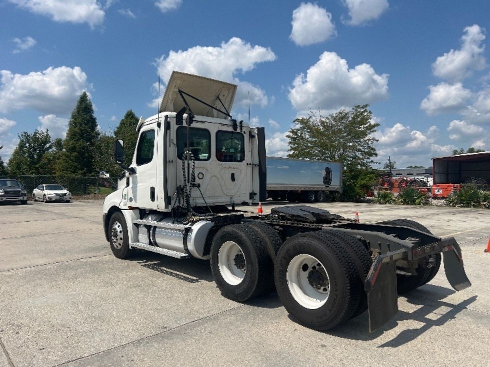 Day Cab Tractor-Heavy Duty Tractors-Freightliner-2020-T12664ST-Hammond-LA-412,991\n\t\tmiles-$ 57,000 - Image 5