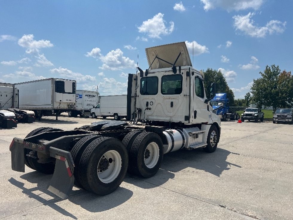 Day Cab Tractor-Heavy Duty Tractors-Freightliner-2020-T12664ST-Hammond-LA-412,991\n\t\tmiles-$ 57,000 - Image 7