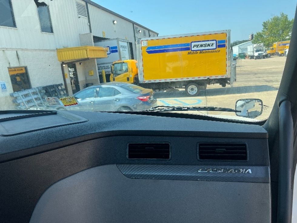 Day Cab Tractor-Heavy Duty Tractors-Freightliner-2020-T12664ST-Hammond-LA-413,706\n\t\tmiles-$ 55,750 - Image 12