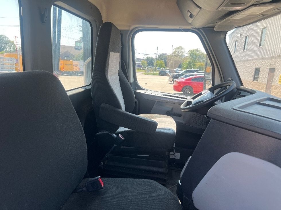 Day Cab Tractor-Heavy Duty Tractors-Freightliner-2020-T12664ST-Hammond-LA-413,706\n\t\tmiles-$ 55,750 - Image 13