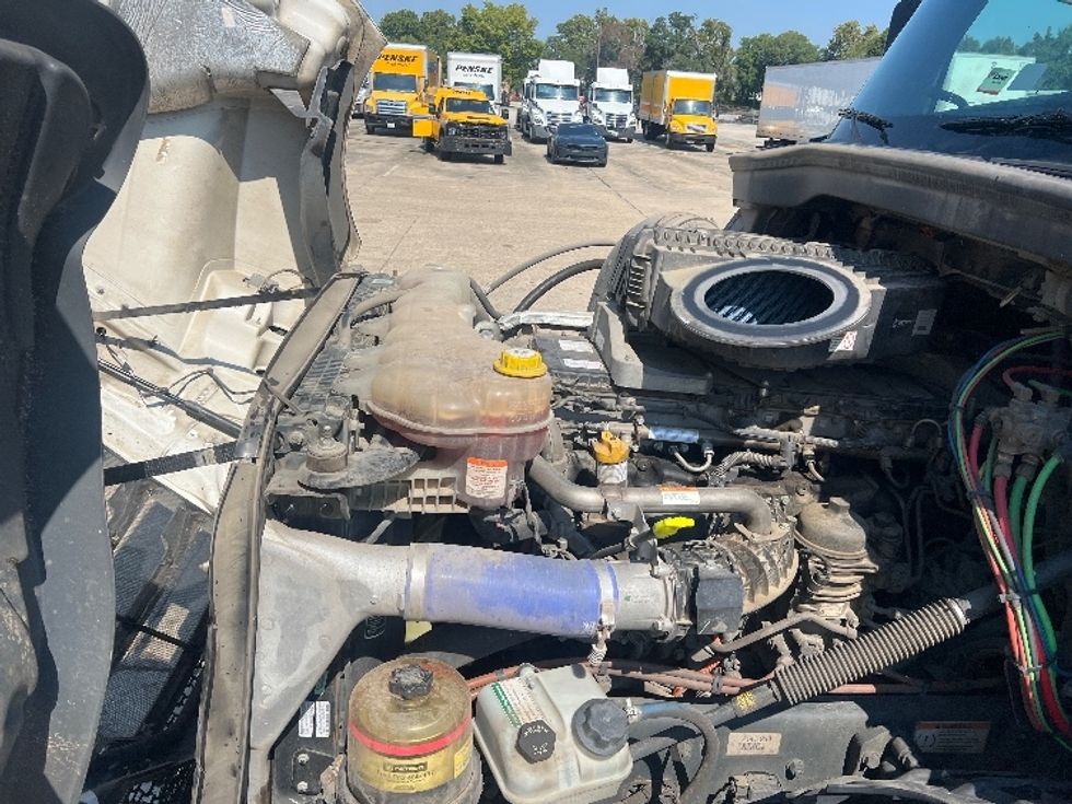 Day Cab Tractor-Heavy Duty Tractors-Freightliner-2020-T12664ST-Hammond-LA-413,706\n\t\tmiles-$ 55,750 - Image 15