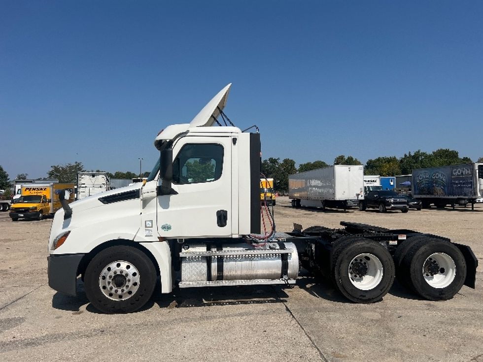 Day Cab Tractor-Heavy Duty Tractors-Freightliner-2020-T12664ST-Hammond-LA-413,706\n\t\tmiles-$ 55,750 - Image 4
